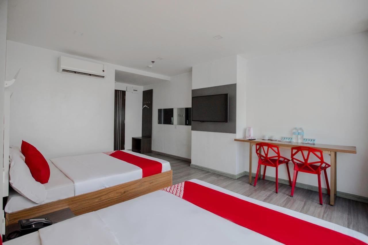Oyo 666 Mc Hotel Fairview Quezon City Exterior photo