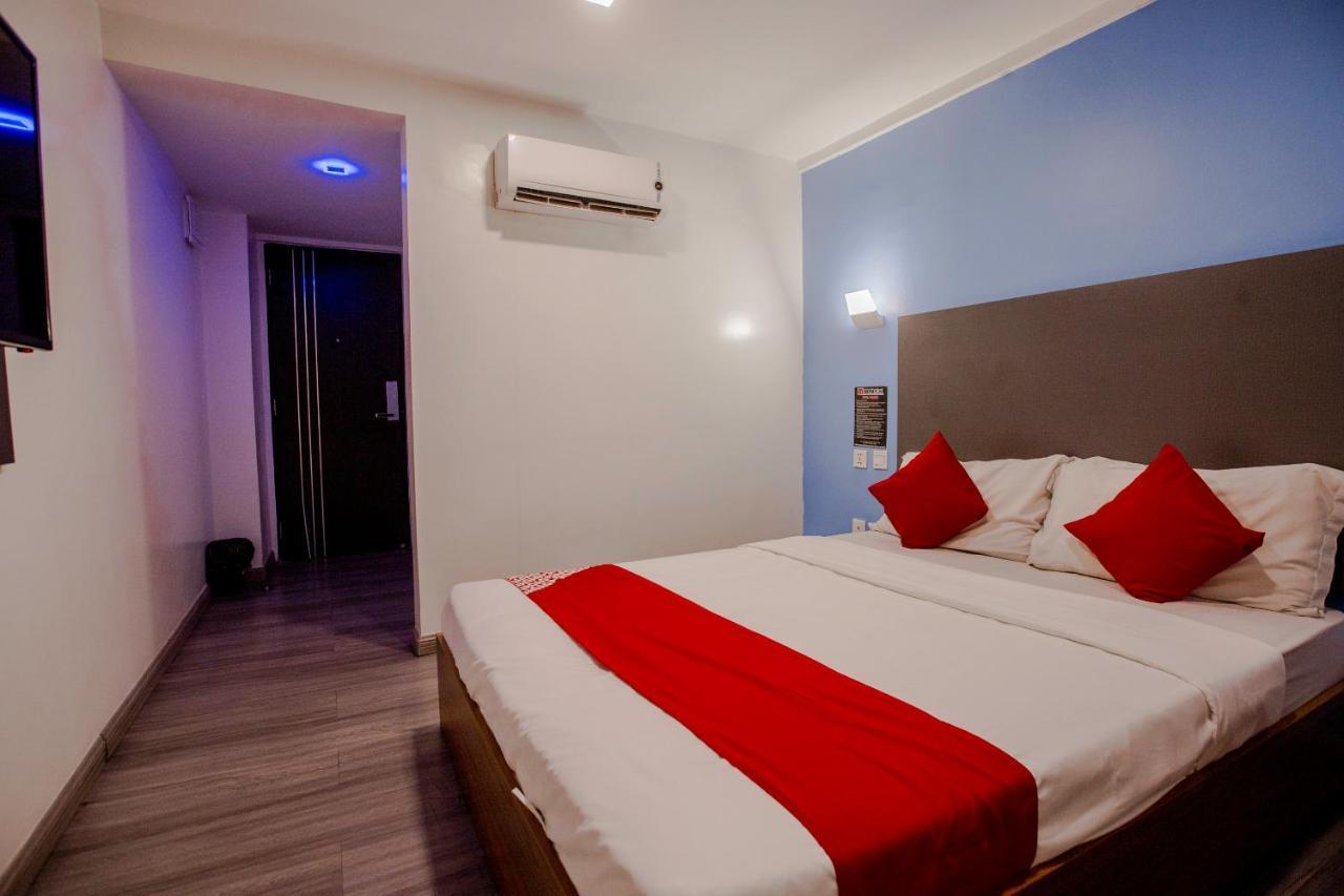 Oyo 666 Mc Hotel Fairview Quezon City Exterior photo