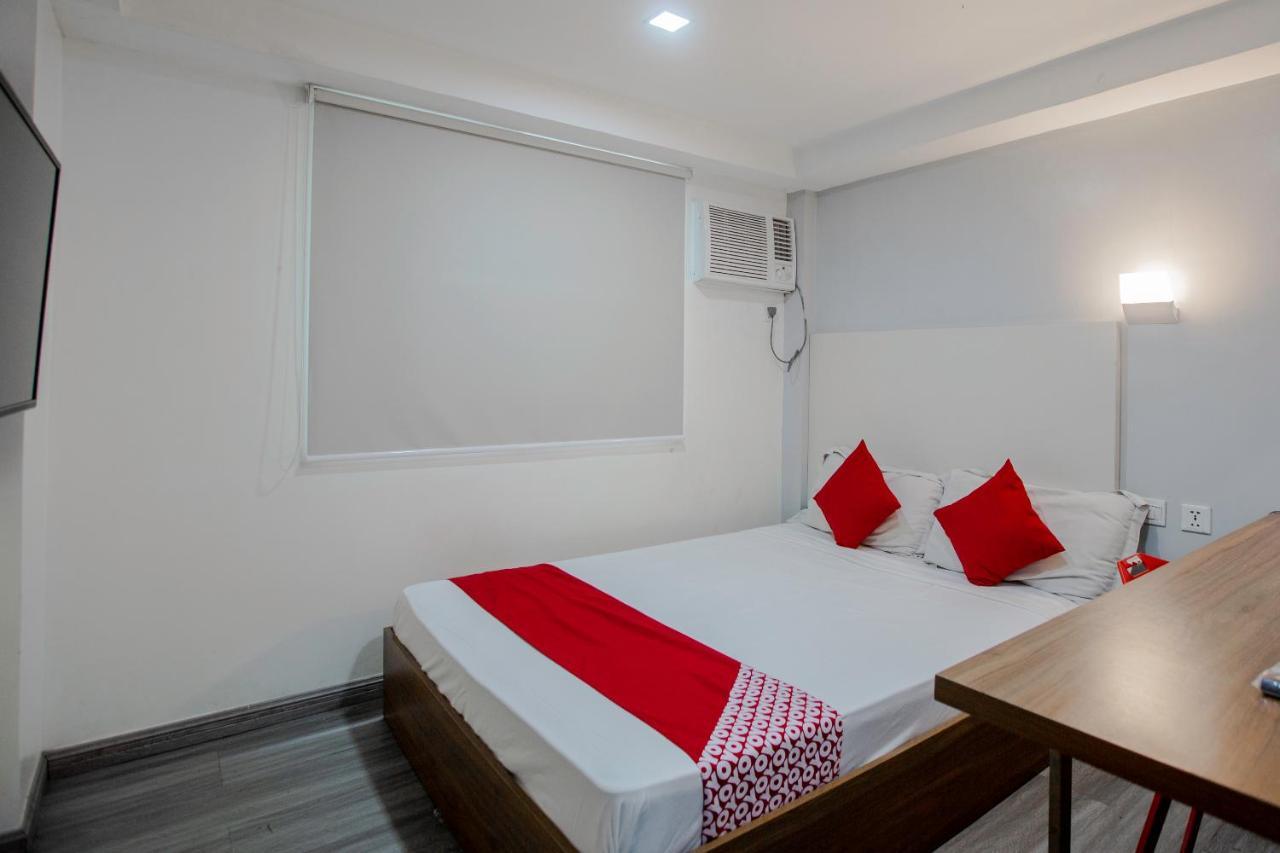 Oyo 666 Mc Hotel Fairview Quezon City Exterior photo
