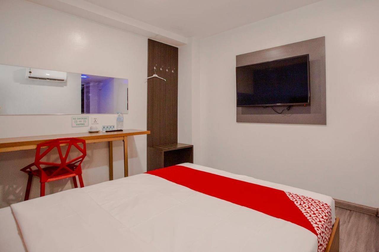 Oyo 666 Mc Hotel Fairview Quezon City Exterior photo