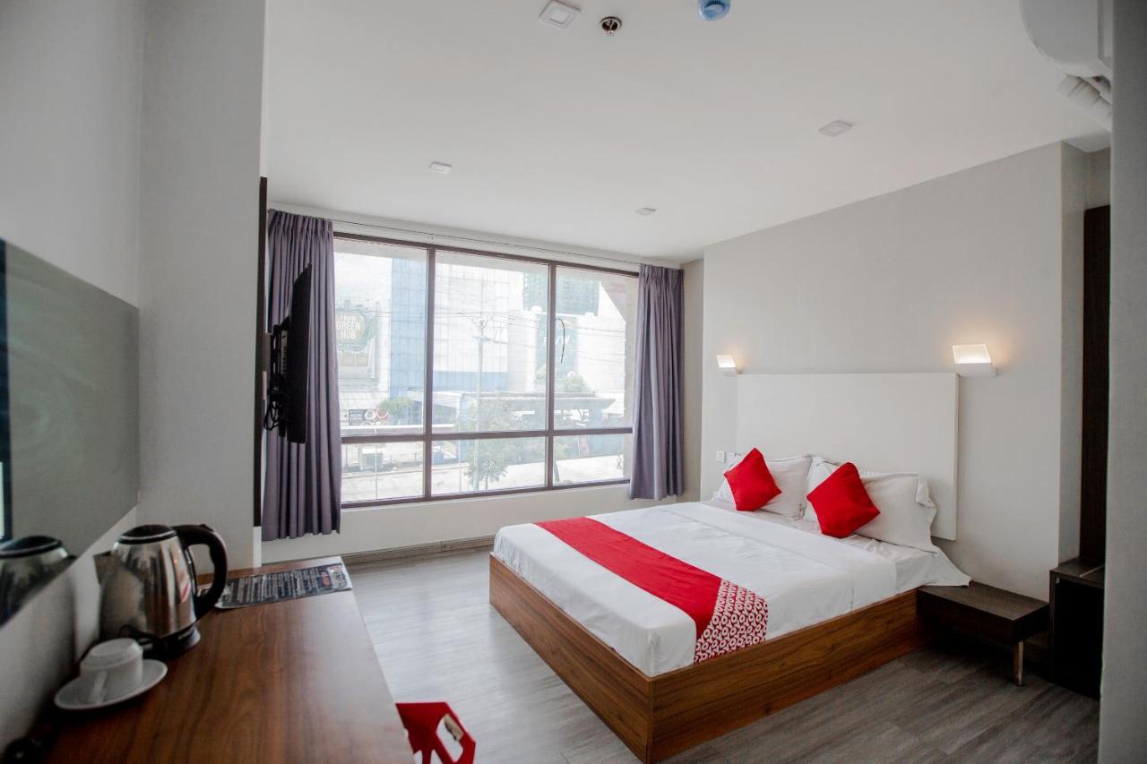 Oyo 666 Mc Hotel Fairview Quezon City Exterior photo