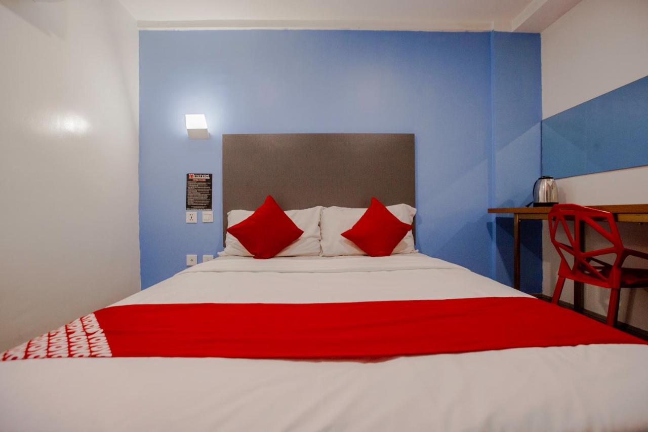 Oyo 666 Mc Hotel Fairview Quezon City Exterior photo