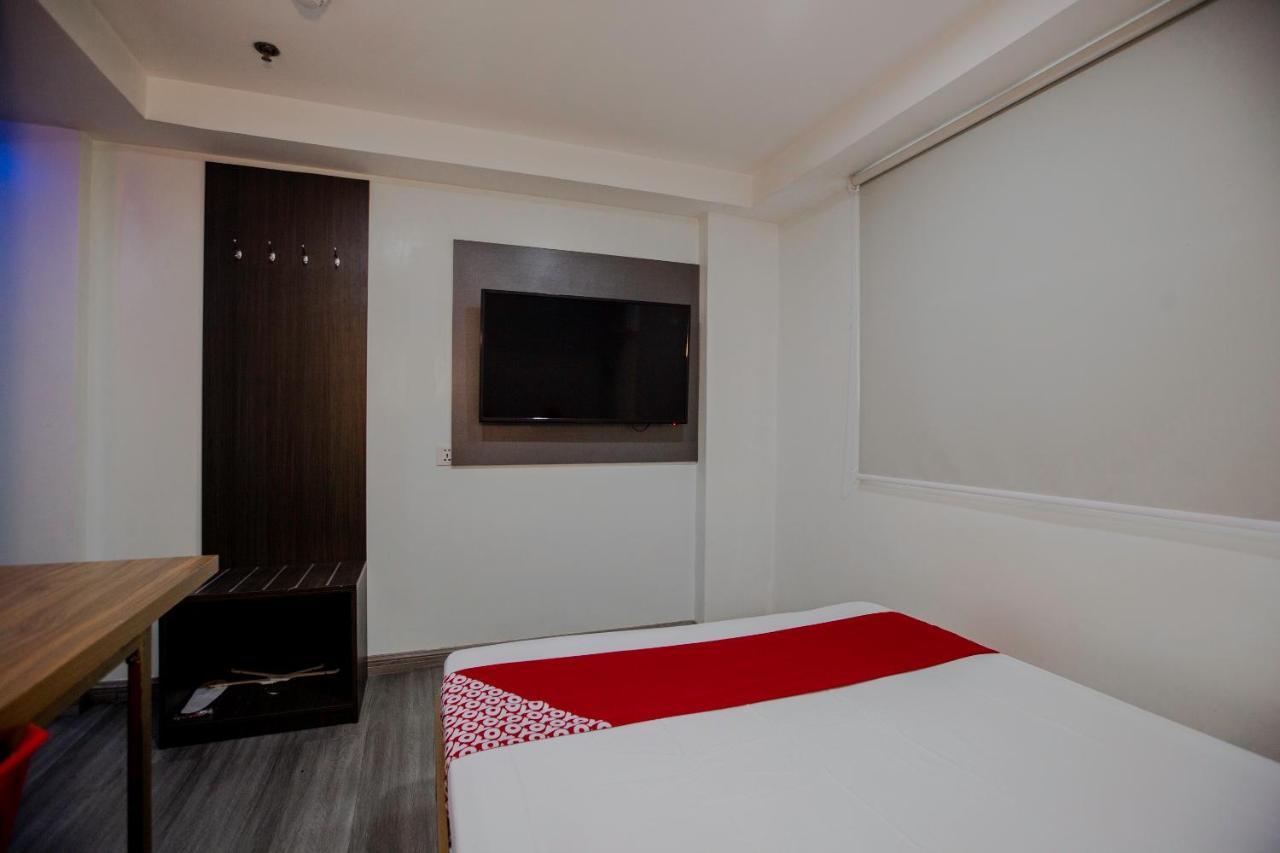 Oyo 666 Mc Hotel Fairview Quezon City Exterior photo