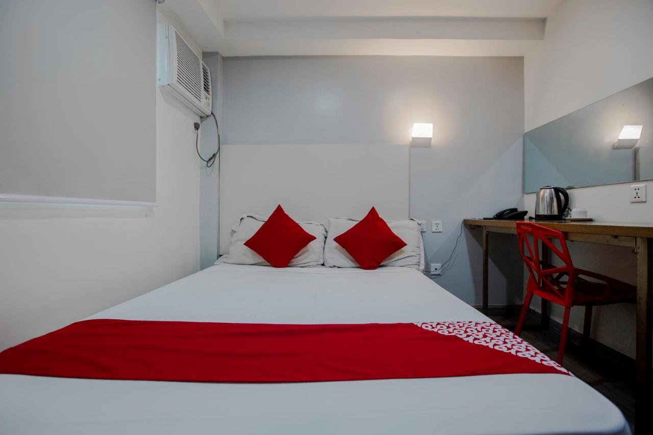 Oyo 666 Mc Hotel Fairview Quezon City Exterior photo