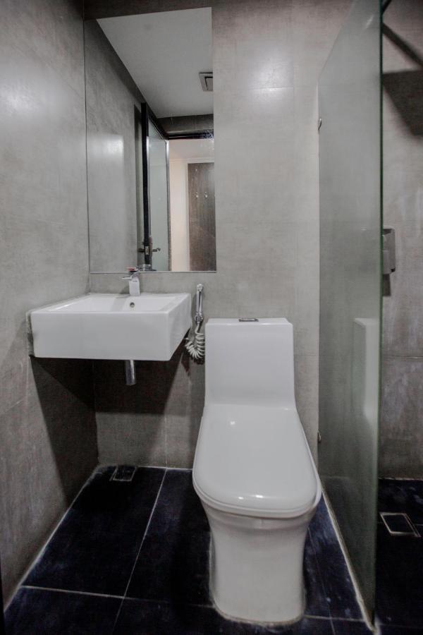 Oyo 666 Mc Hotel Fairview Quezon City Exterior photo